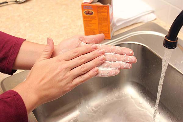 Чем отмыть руки после обработки хрена
