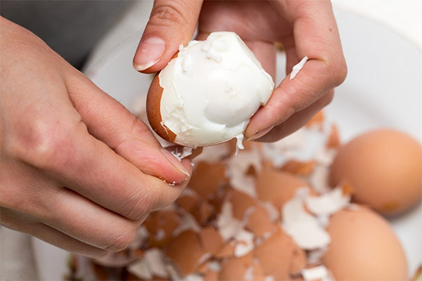 Как правильно чистить яйца
