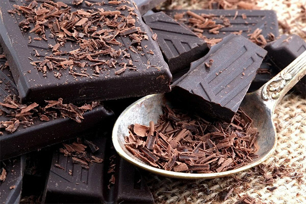 Как правильно есть темный шоколад