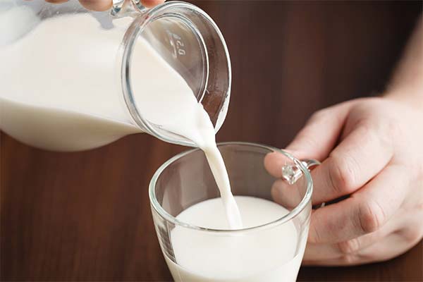 Как правильно вводить молоко в рацион кормящей мамы