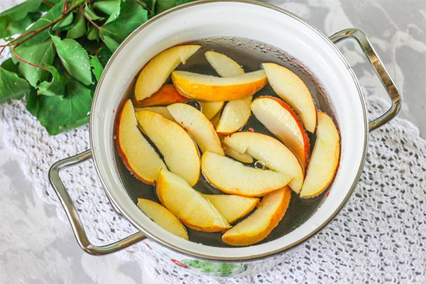 Как варить компот из яблок