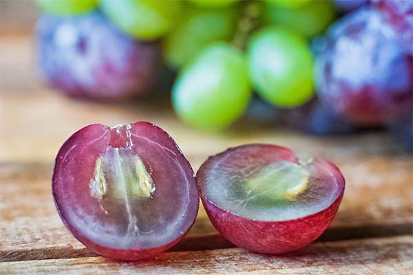 Можно ли есть виноград с косточками