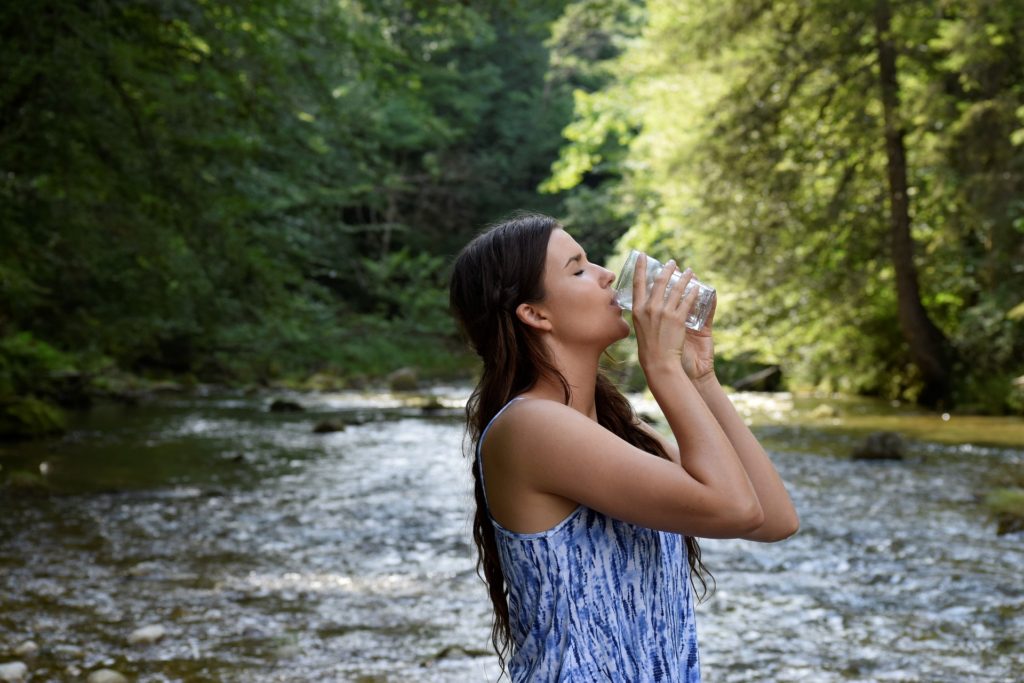 Как пить воду с пользой для организма человека