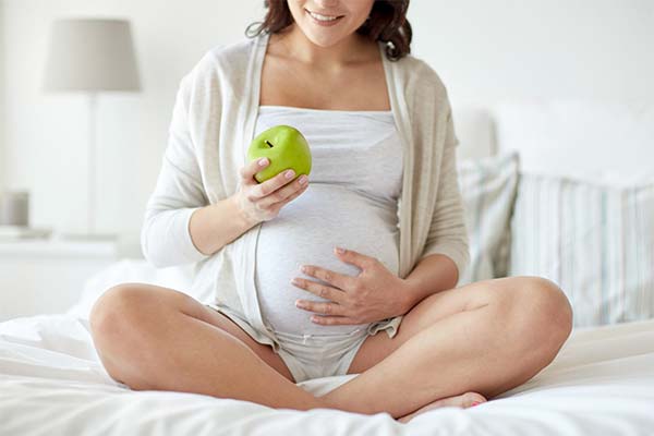 В каком виде лучше употреблять яблоки во время беременности